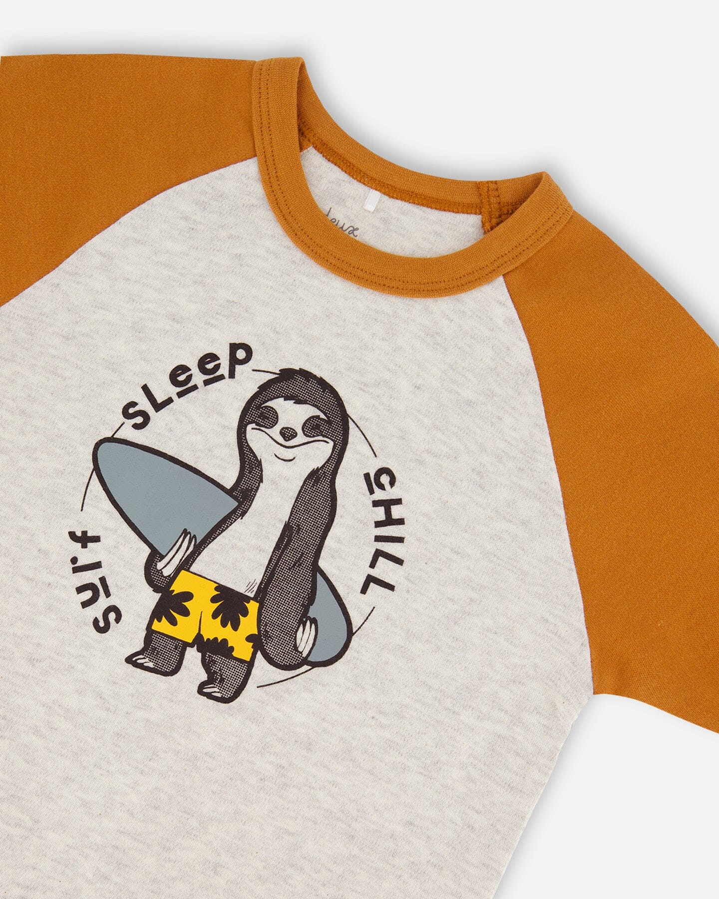 Organic Cotton Two-Piece Short Pajama Set Sloths On Tan And Mottled Background Pajamas Deux par Deux 