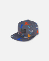 Casquette imprimée grise avec requins orange, rouges et bleus