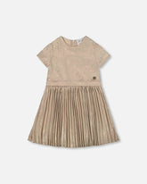 Robe à manches courtes et jupe plissée caramel clair