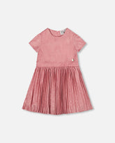 Robe à manches courtes et jupe plissée vieux rose
