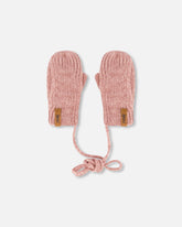 Mitaines tricotées avec cordon vieux rose pour bébé